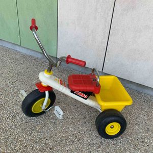 Tricycle à donner. 
