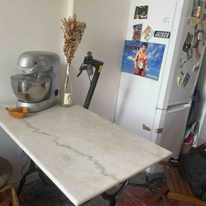 Table en marbre a récupérer d’urgence 