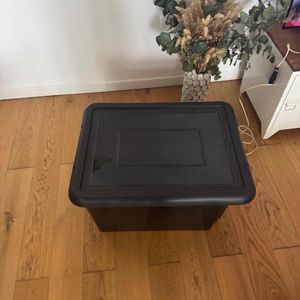 Vide sous sol congélateur, enceintes, vêtements 