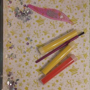 Poudre scintillante et strass