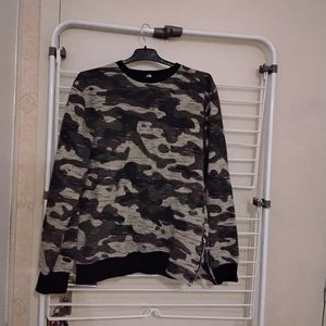Un pull garçon où ados taille 16 ans + bon état 