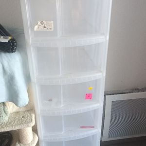 Étagère en plastique