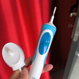 Brosse à dents électrique oralB