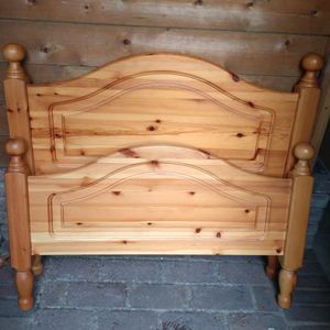 Entourage de lit en bois