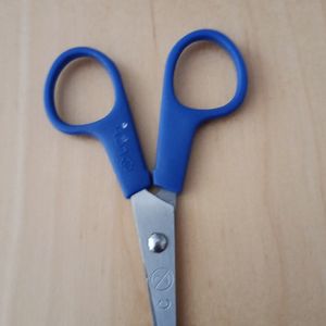 Paire de ciseaux bleus 