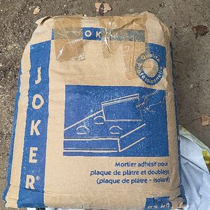 Sac de 25kg de mortier adhesif pour plaque de plât