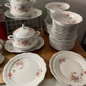 Service assiettes année 1970 complet, SANS DEFAUT!