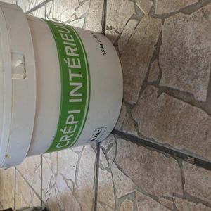 Pot de crépi blanc neuf