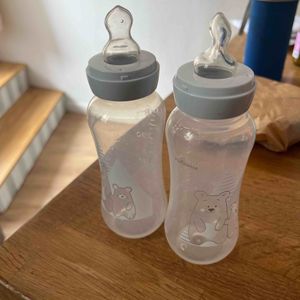 Deux biberons bébé neuf pommettes 