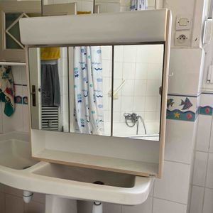Armoire salle de bains avec miroirs et éclairage 