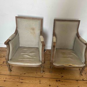 Deux fauteuils à retapisser 