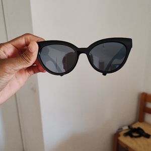 Lunettes de soleil papillon