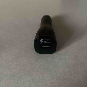 Chargeur USB simple voiture