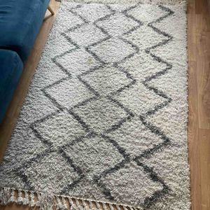 Donne tapis, état satisfaisant