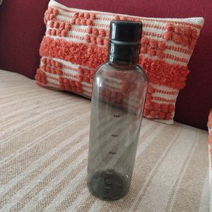 Bouteille en plastique pour le sport 