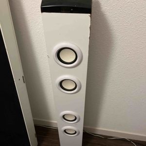 Enceinte qui fonctionne mais un peu abîmée 