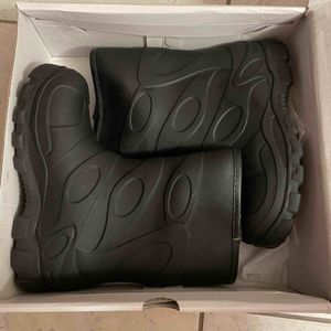 Bottes fourrées taille 34 neuves