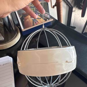Accessoire pour lapin accroché foin 