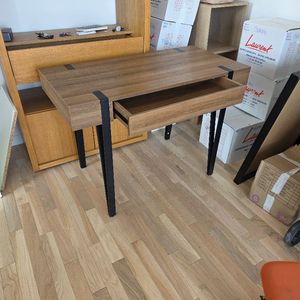 Bureau avec tiroir