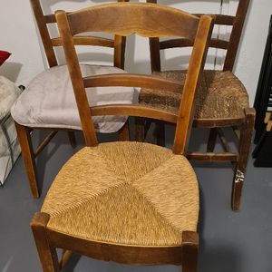 3 chaises en bois