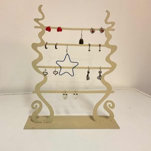 Porte boucles d.oreilles et boucles d.oreilles