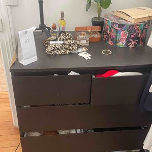 Commode à vêtements 