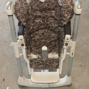 Donne chaise haute bébé peg perego