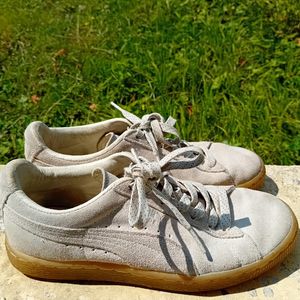 Paire de baskets Puma beige 37