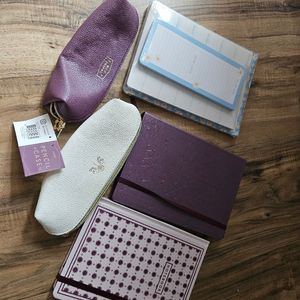Lot de carnets, trousses et crayons