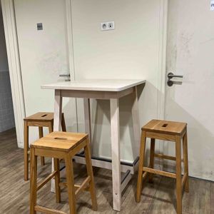 Ensemble table haute + 3 tabourets 