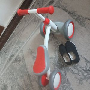 Mini,velo,sans pedal et chaussure 