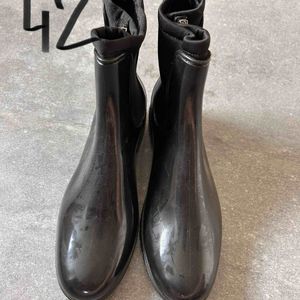 Donnes plusieurs chaussures 
