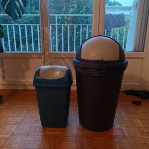 Lot de deux poubelles