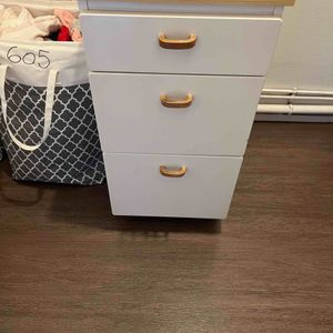 Petit meuble de rangement 