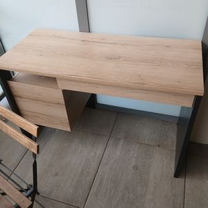 Bureau en bon état 