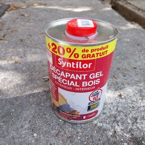 Décapant pour peinture sur bois entamé