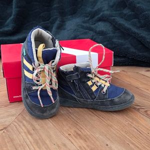 Lot de chaussures enfants