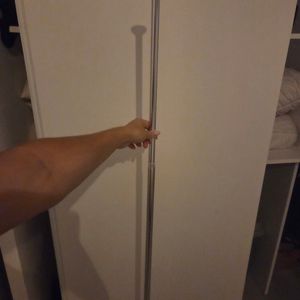 Tringle réglable sans perçage