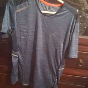 3 tee-shirts 