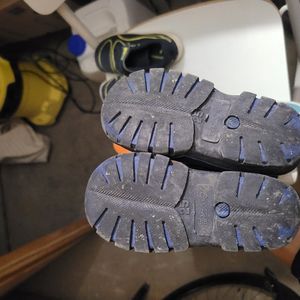 Donne chaussures (25), pot garçon, chaussettes enf
