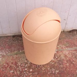 Poubelle de salle de bain 