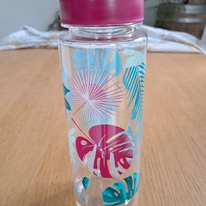 Gourde en plastique neuve