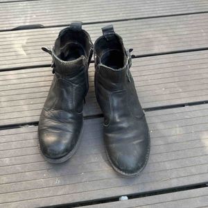 Bottines et sandales T33