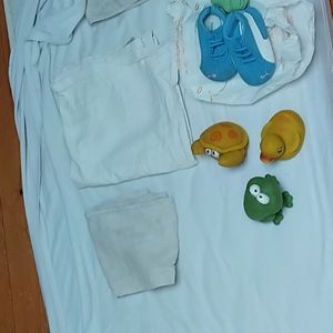 Matelas, draps enfants et divers equipemets/jouets