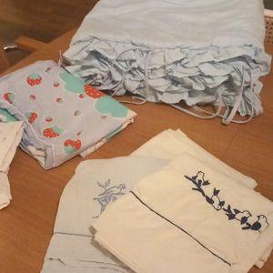2 tours lit,3 taies, 3 draps, 1 housse couette 