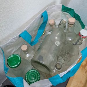 Lot de bouteilles en verre