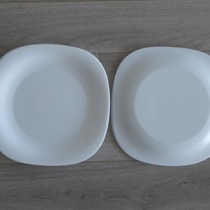 4 grandes assiettes type arcopal blanches