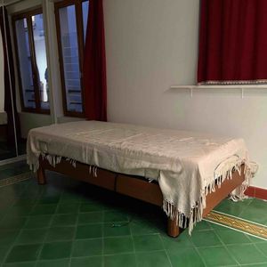 Lit en bois avec sommier électrique 