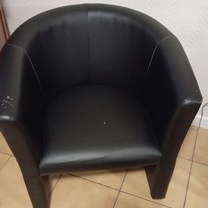 Je donne fauteuil  noir à venir chercher sur place