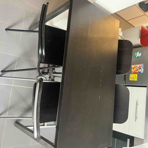 Table bar et chaises 
